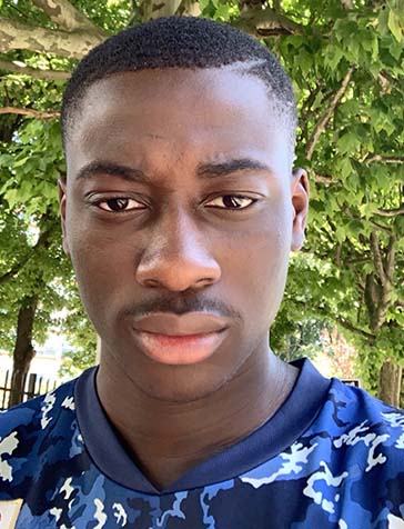 Je souhaite à ce jour me réorienter vers le métier de développeur web. Passionné, créatif et rigoureux,
                                    j’aimerai apporter mes connaissances aux autres mais aussi en apprendre d’eux...
